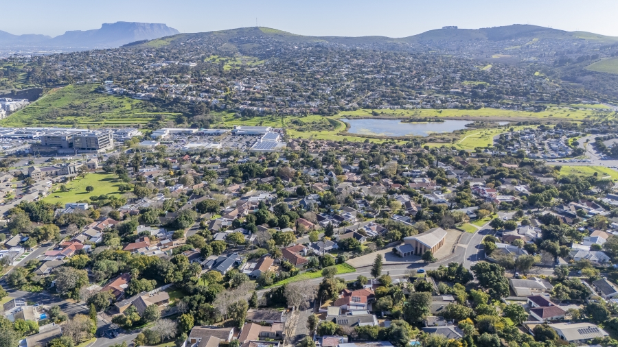 5 Bedroom Property for Sale in Kenridge Western Cape
